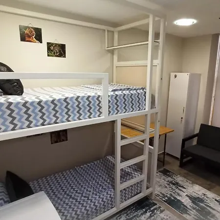 Ida Hostel *